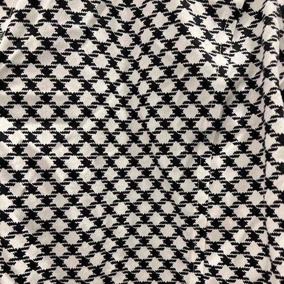 Talbots Women's 10 black and white star pattern. Long Sleeved Shirt Top size 10 - Picture 7 of 7